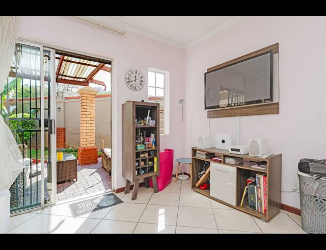 2 BEDROOM TOWNHOUSE FOR SALE IN HALFWAY GARDENS